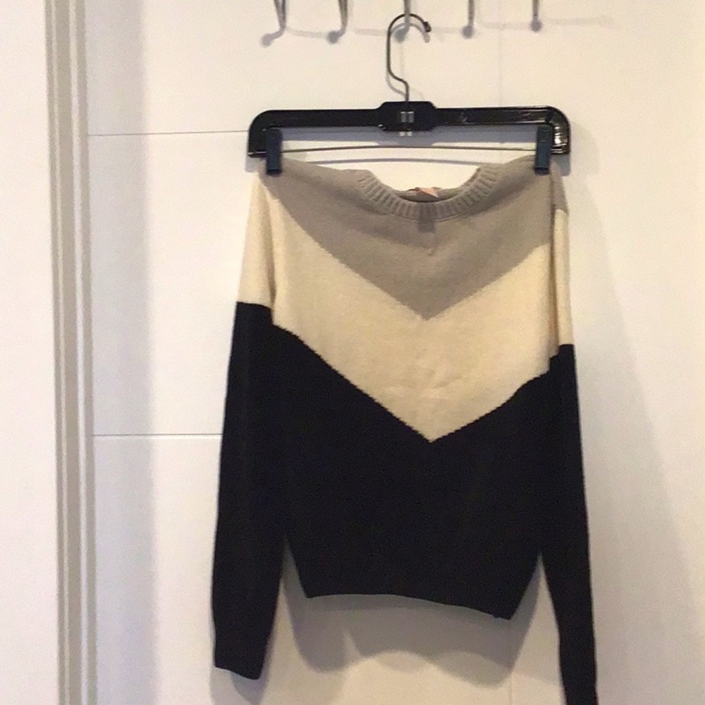 Girl’s sweater